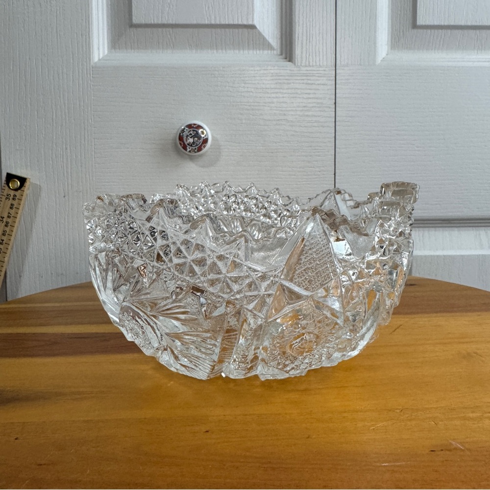 LE Smith comet‎ in the sky sawtooth edge candy dish